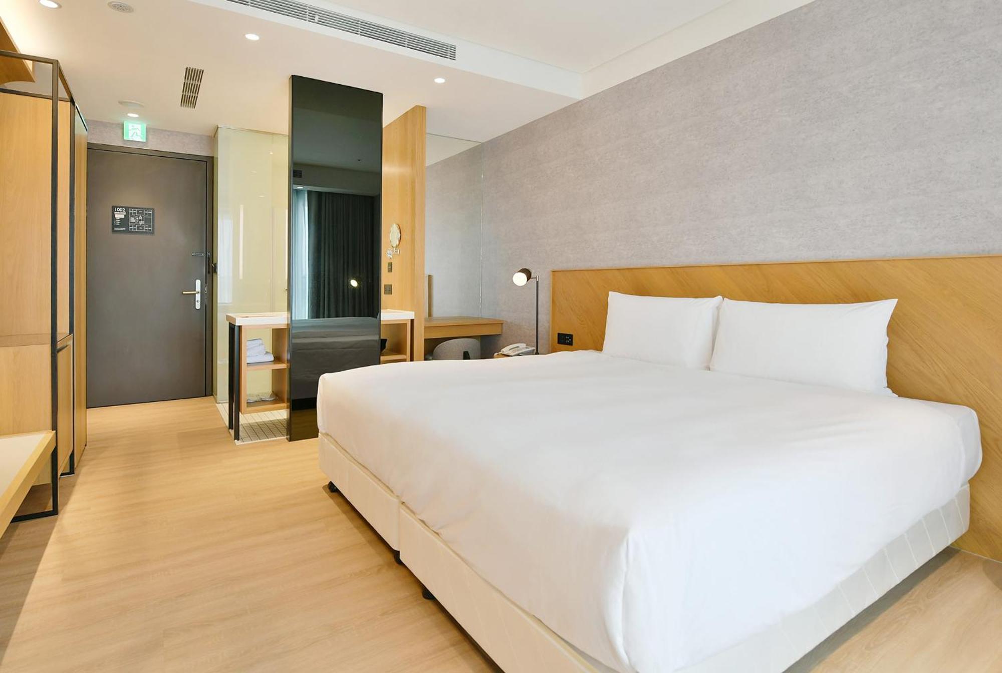 Check Inn Select New Taipei Sanchong Экстерьер фото